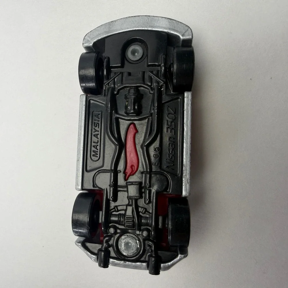 Hot Wheels Nissan 350Z Silver Flame Graphics Diecast Car 1/64 Scale 2006 E05